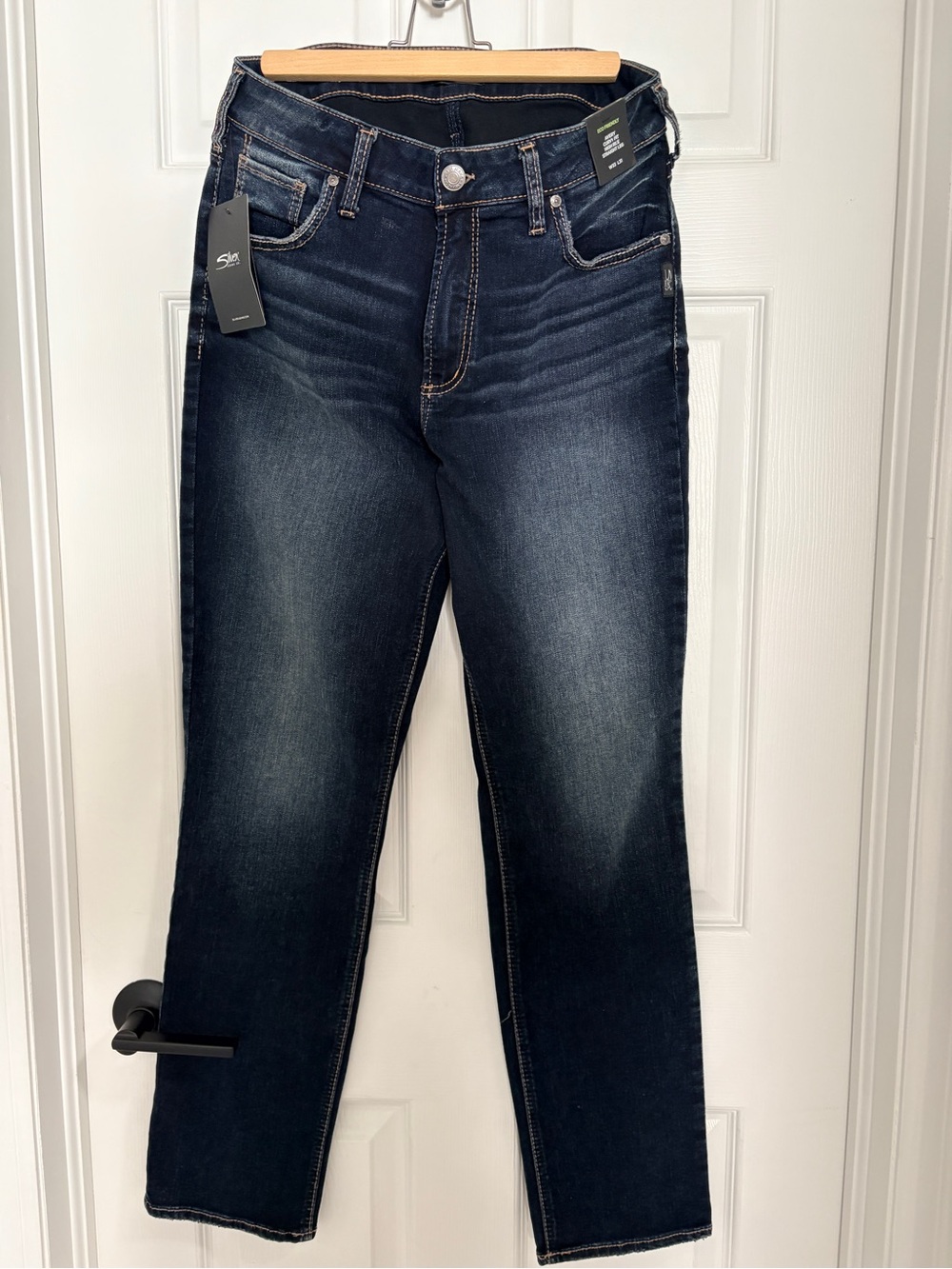 NTW - Silver Jeans Avery Curvy Fit High Rise Straight Leg